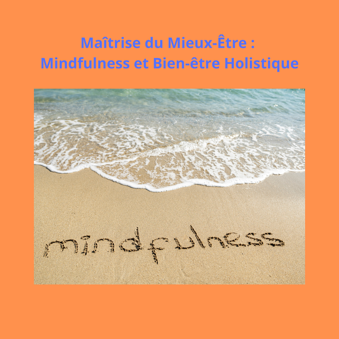 Photo de plage avec "Mindfulness" écrit sur le sable, symbolisant la sérénité et la paix intérieure.